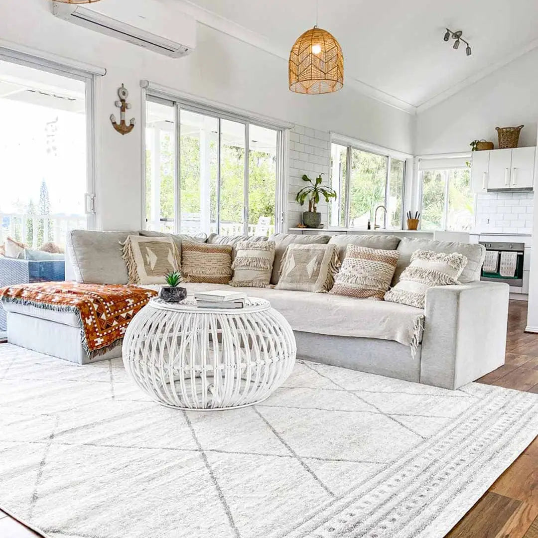 Naroa Grey and Ivory Diamond Tribal Rug - 9' x 12'